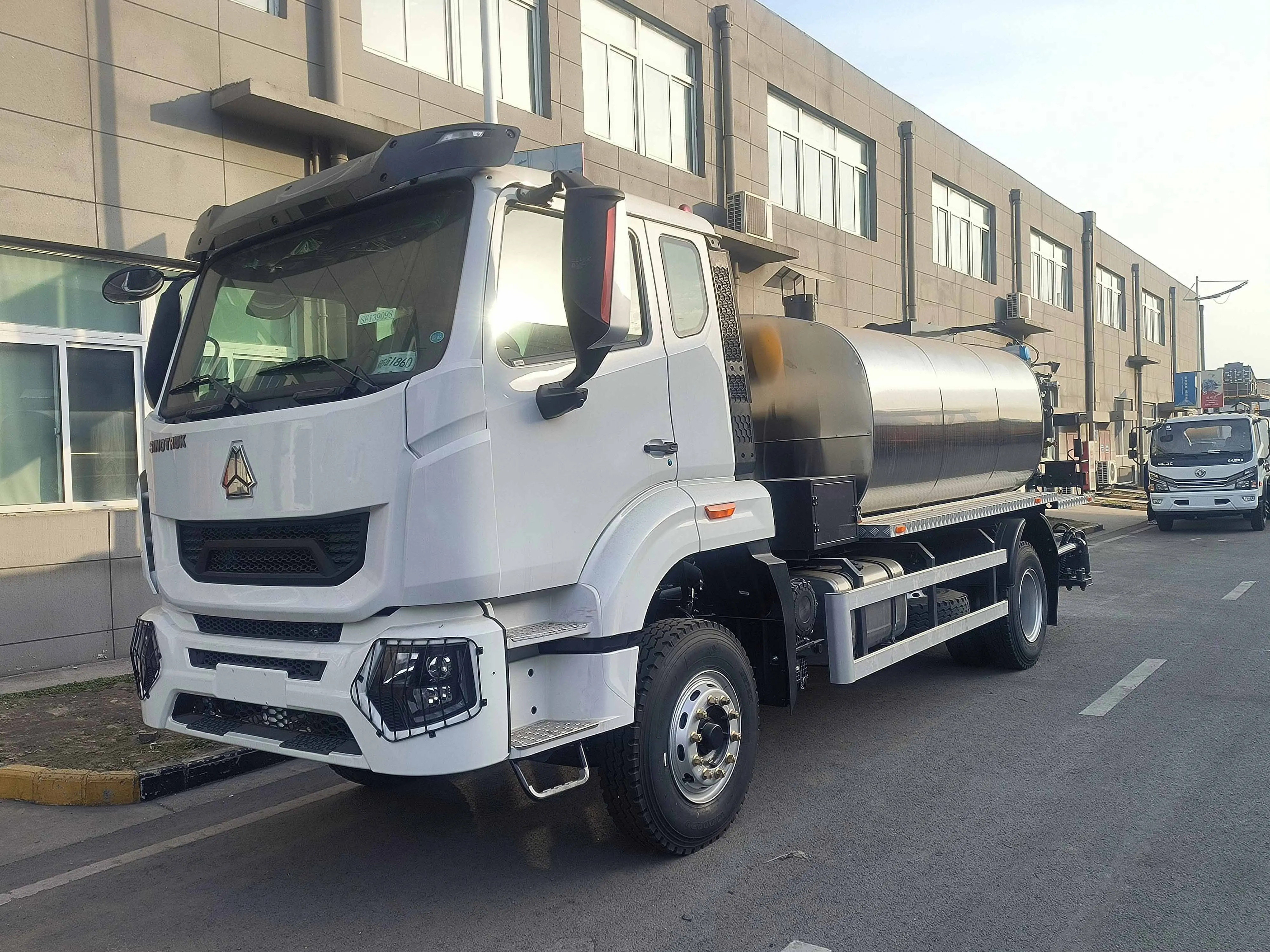 XCMG Official Asphalt sprayer XLS905A road maintenance price